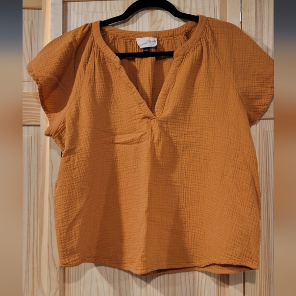Universal Thread Tops - ☀️Universal Thread Golden Top Size L